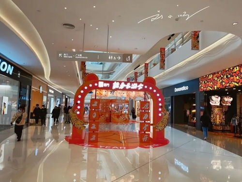 廣州市白云區(qū)有一家大型商場,有三條地鐵直達(dá),卻似乎人氣不旺